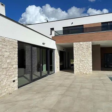 Villa With Stunning Views *