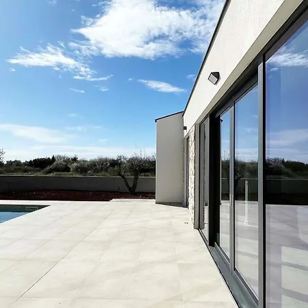 With Stunning Views Villa Vodnjan