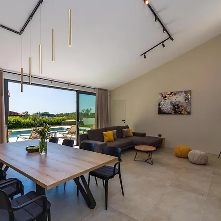 With Stunning Views Villa Vodnjan