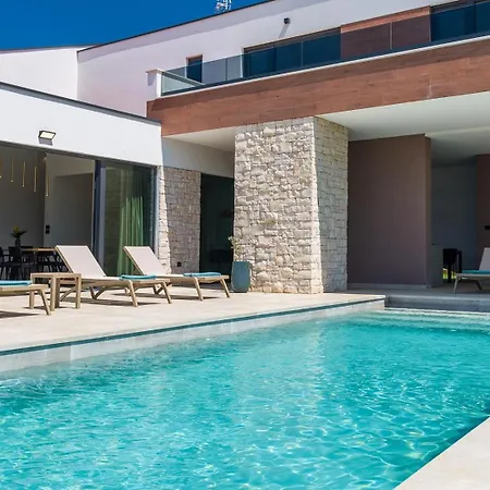 Villa With Stunning Views *