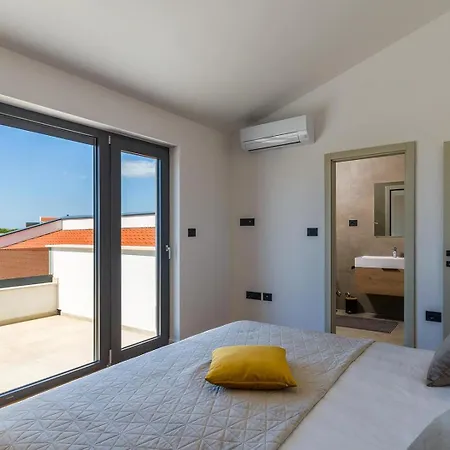 With Stunning Views Villa Vodnjan