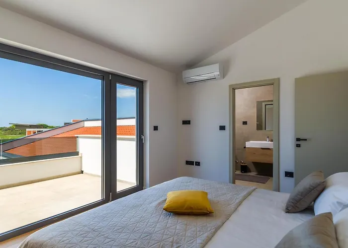 With Stunning Views Villa Vodnjan