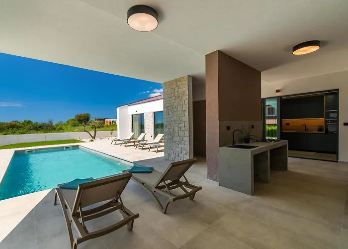 With Stunning Views Villa Vodnjan