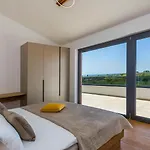 빌라 With Stunning Views 보드냔