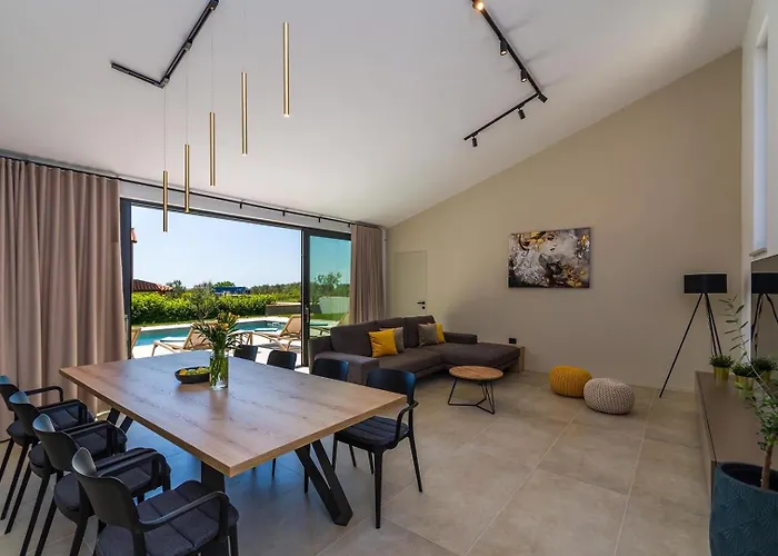 With Stunning Views Villa Vodnjan