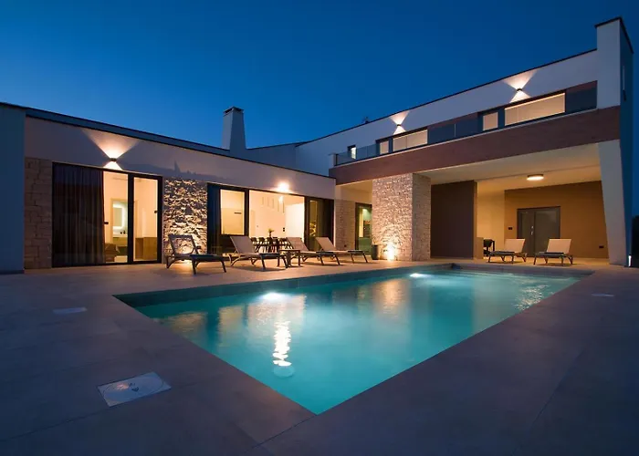 With Stunning Views Villa Vodnjan